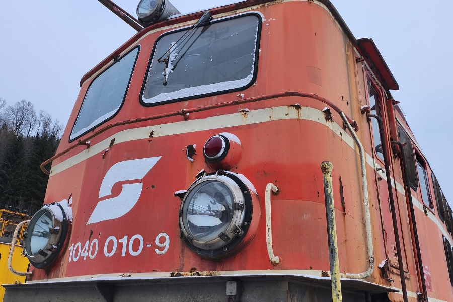Die E-Lokomotive 1040 010-9