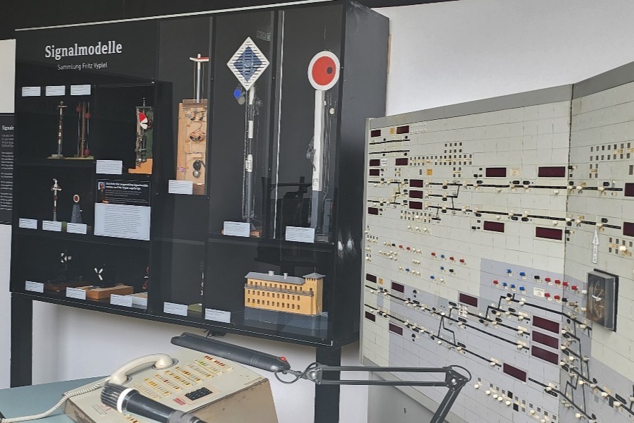 Modelle von Signalen aus dem Nachlass Fritz Vyplel