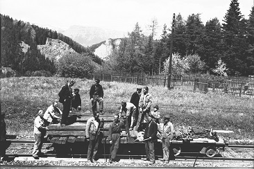 Gleisbaupartie auf einem Bahnwagen Bauart Wörth